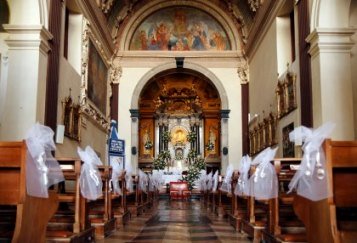 wedding pew decorations